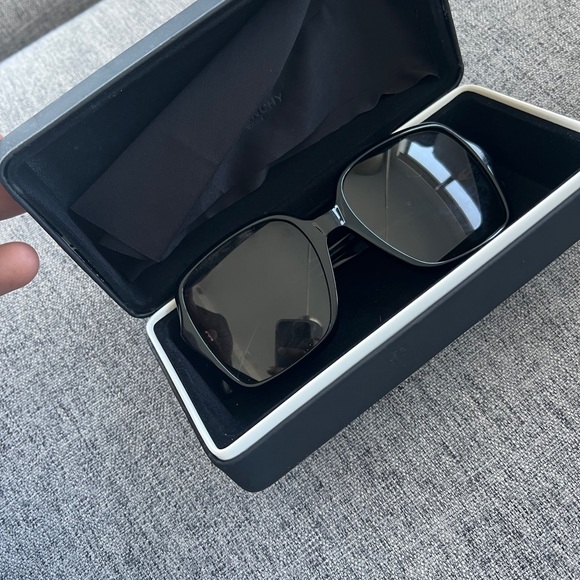 Givenchy black oversized glasses on sale. - Picture 2 of 7